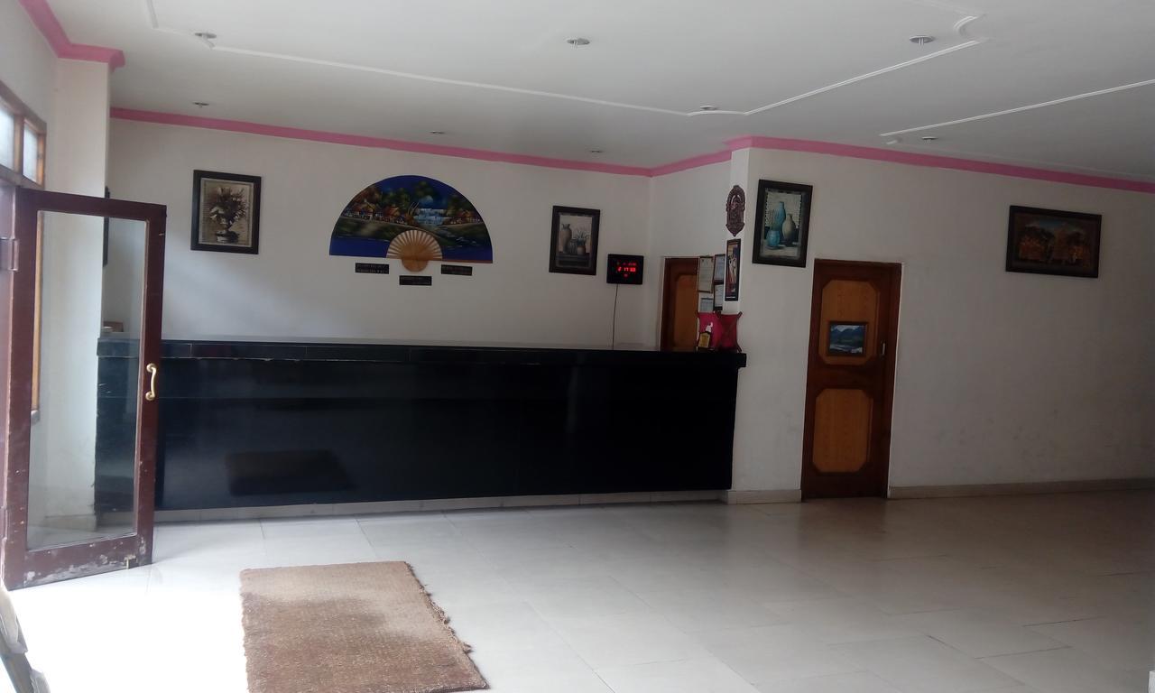 Hotel Nandini Palace Manāli Zewnętrze zdjęcie